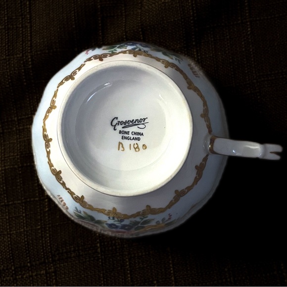 GROSVENOR tea cup & saucer Painted gold gilt scroll work large teacup England - Picture 4 of 5